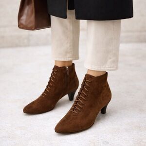 Vintage Bally Ladies Suede Lace Front Ankle Boots in Brown Size 9